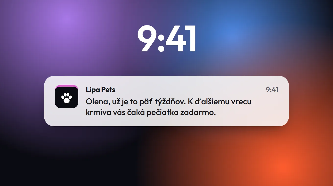 Zamknutá obrazovka so správou od Lipa Pets: Olena, už je to päť týždňov. K ďalšiemu vrecu krmiva vás čaká pečiatka zadarmo.