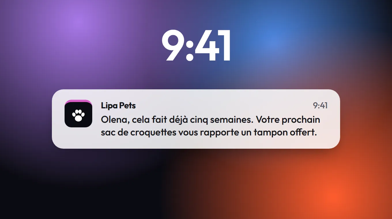 Écran verrouillé avec un message de Lipa Pets : Olena, cela fait déjà cinq semaines. Votre prochain sac de croquettes vous rapporte un tampon offert.